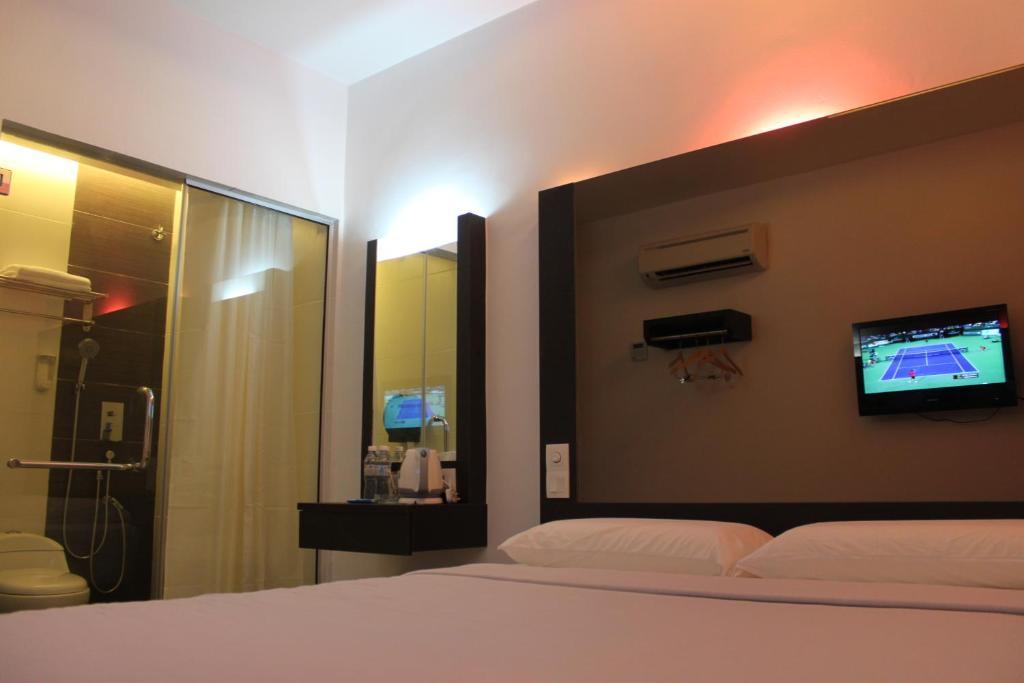 Dream Hotel Klang Room photo